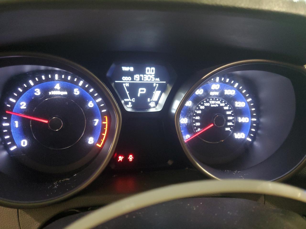 2011 Hyundai Elantra - Image 9