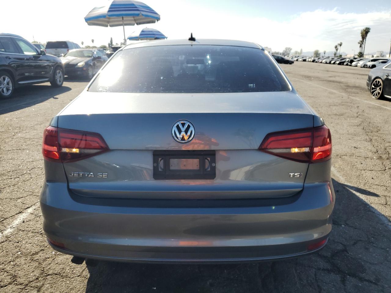 2017 Volkswagen Jetta - Image 6