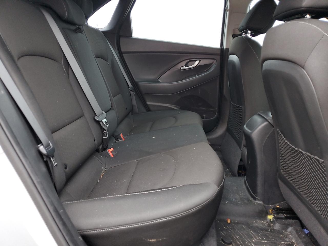 2018 Hyundai Elantra - Image 10