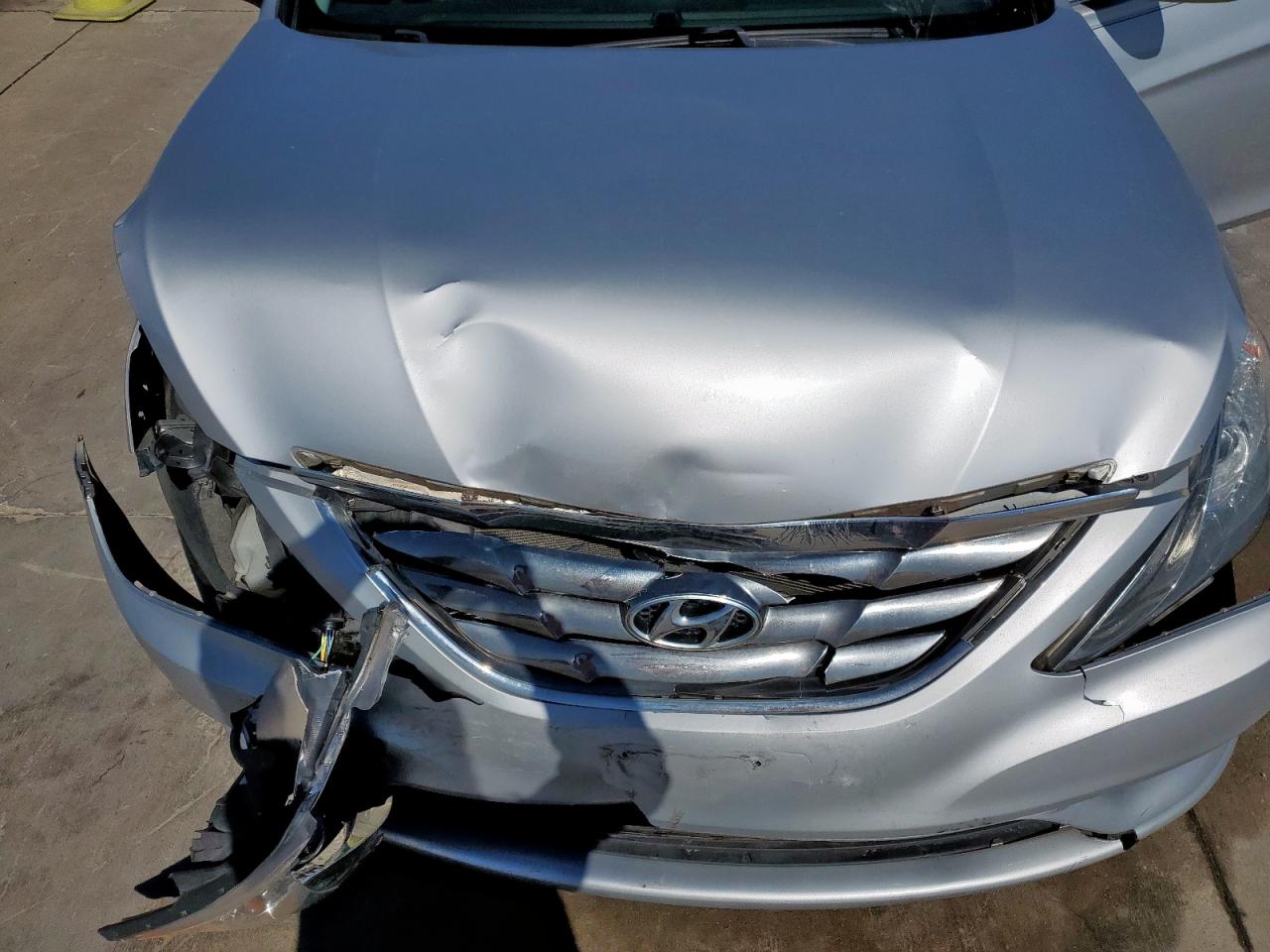 2012 Hyundai Sonata - Image 11