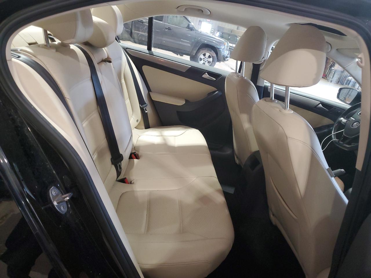 2017 Volkswagen Jetta - Image 10