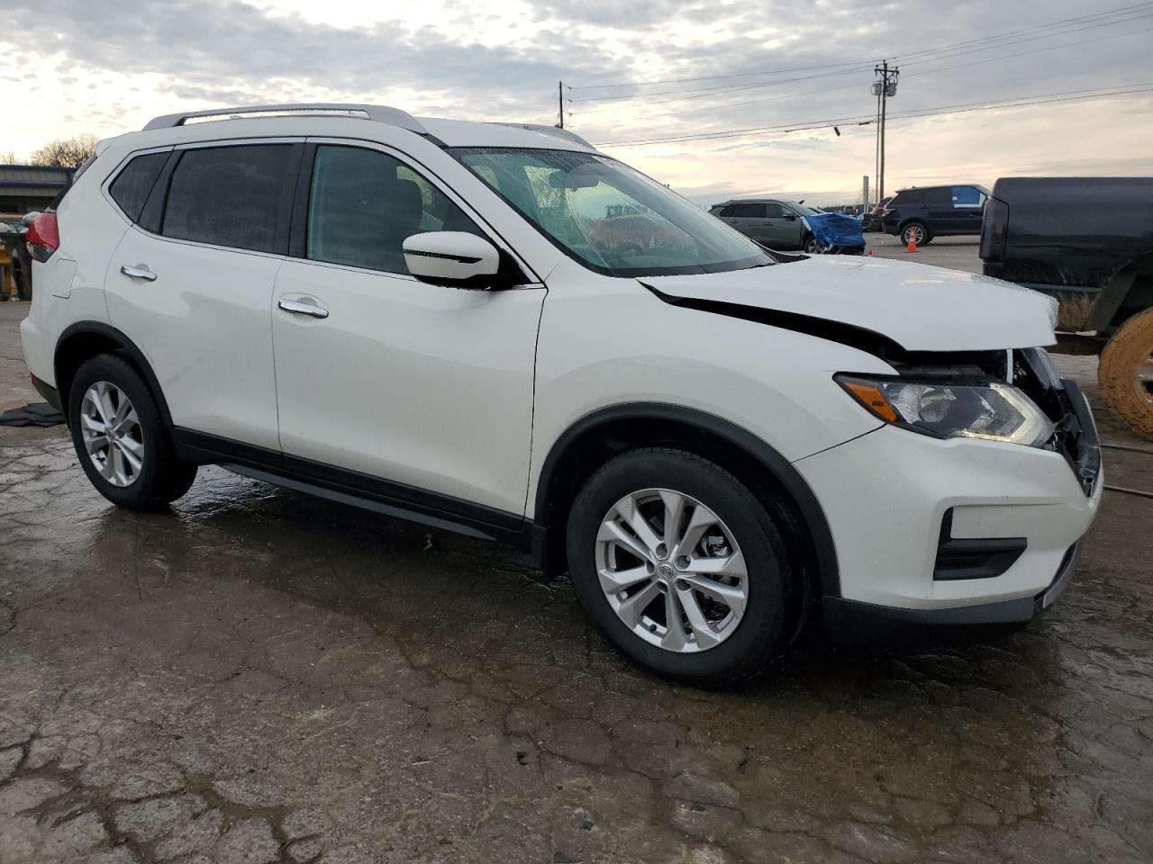 2017 Nissan Rogue - Image 4