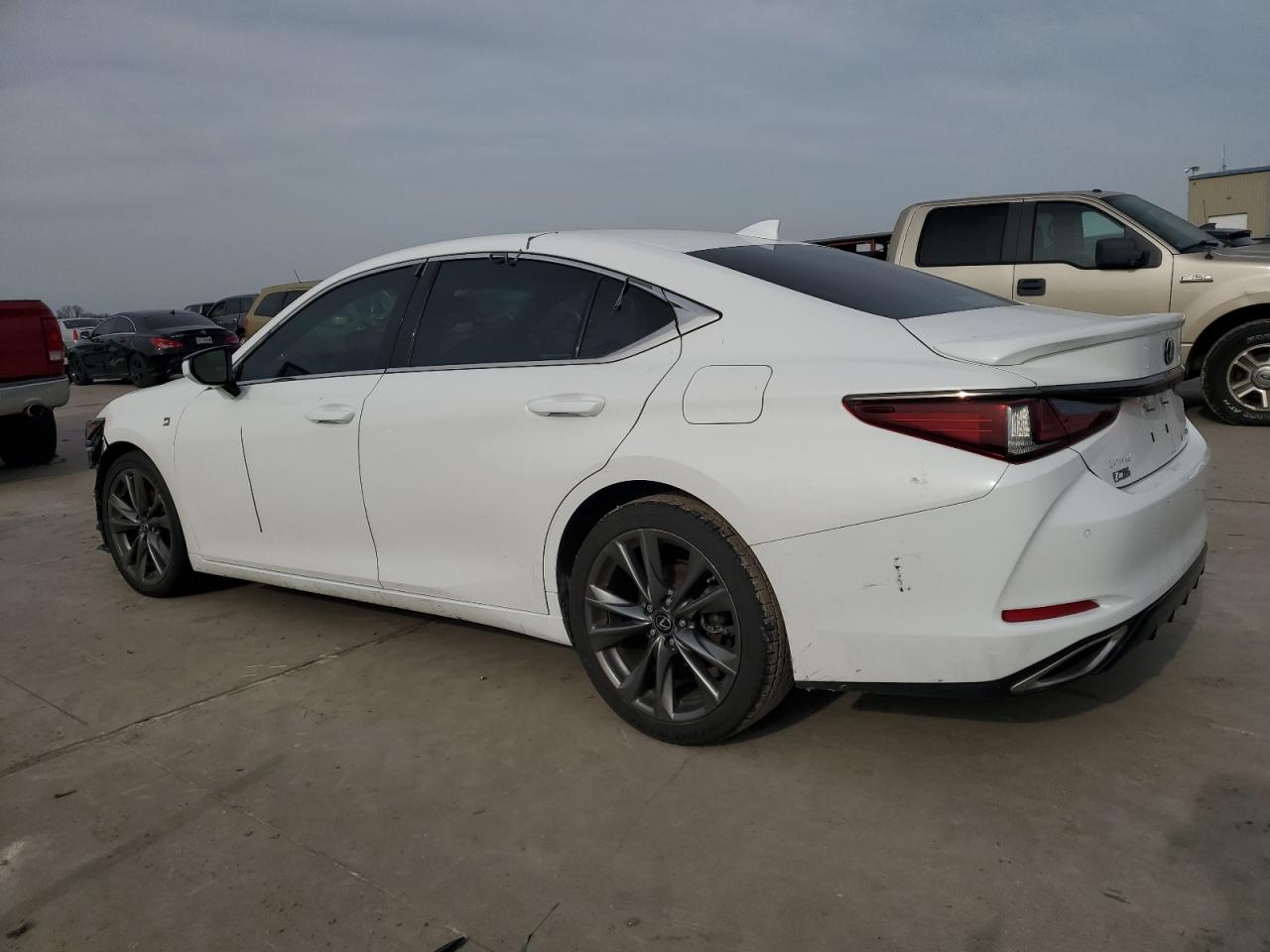 2021 Lexus ES - Image 2