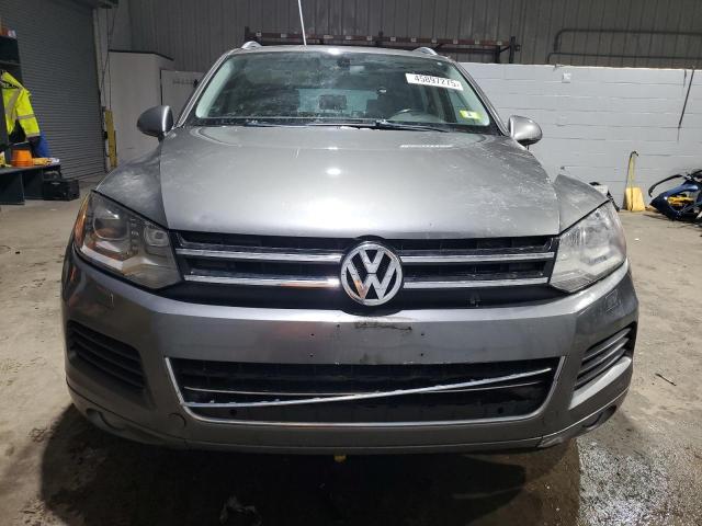  VOLKSWAGEN TOUAREG 2014 Сріблястий