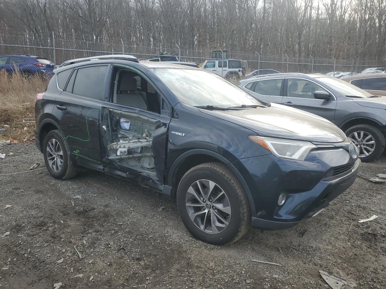 2017 Toyota RAV 4 - Image 4