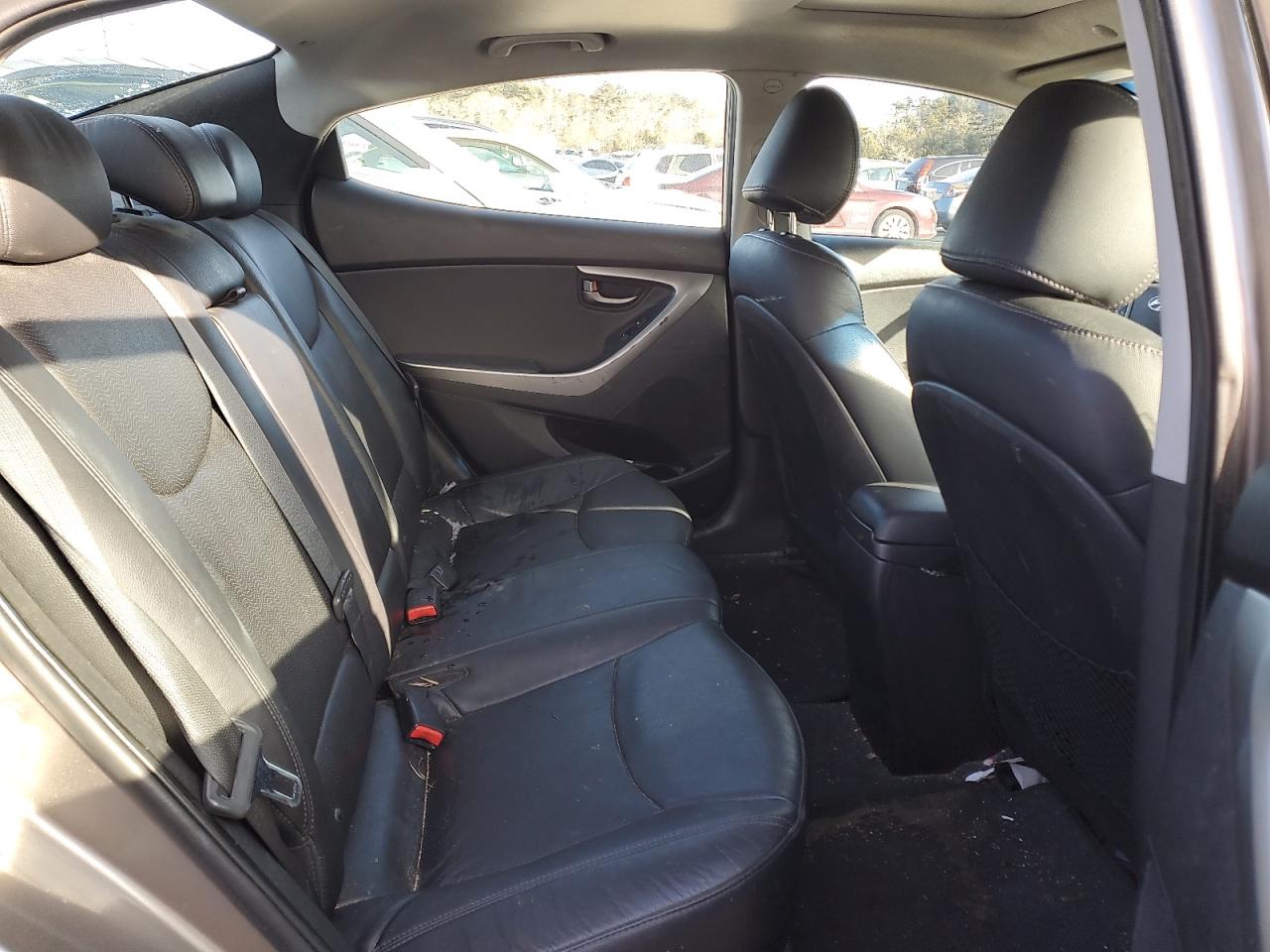 2011 Hyundai Elantra - Image 10