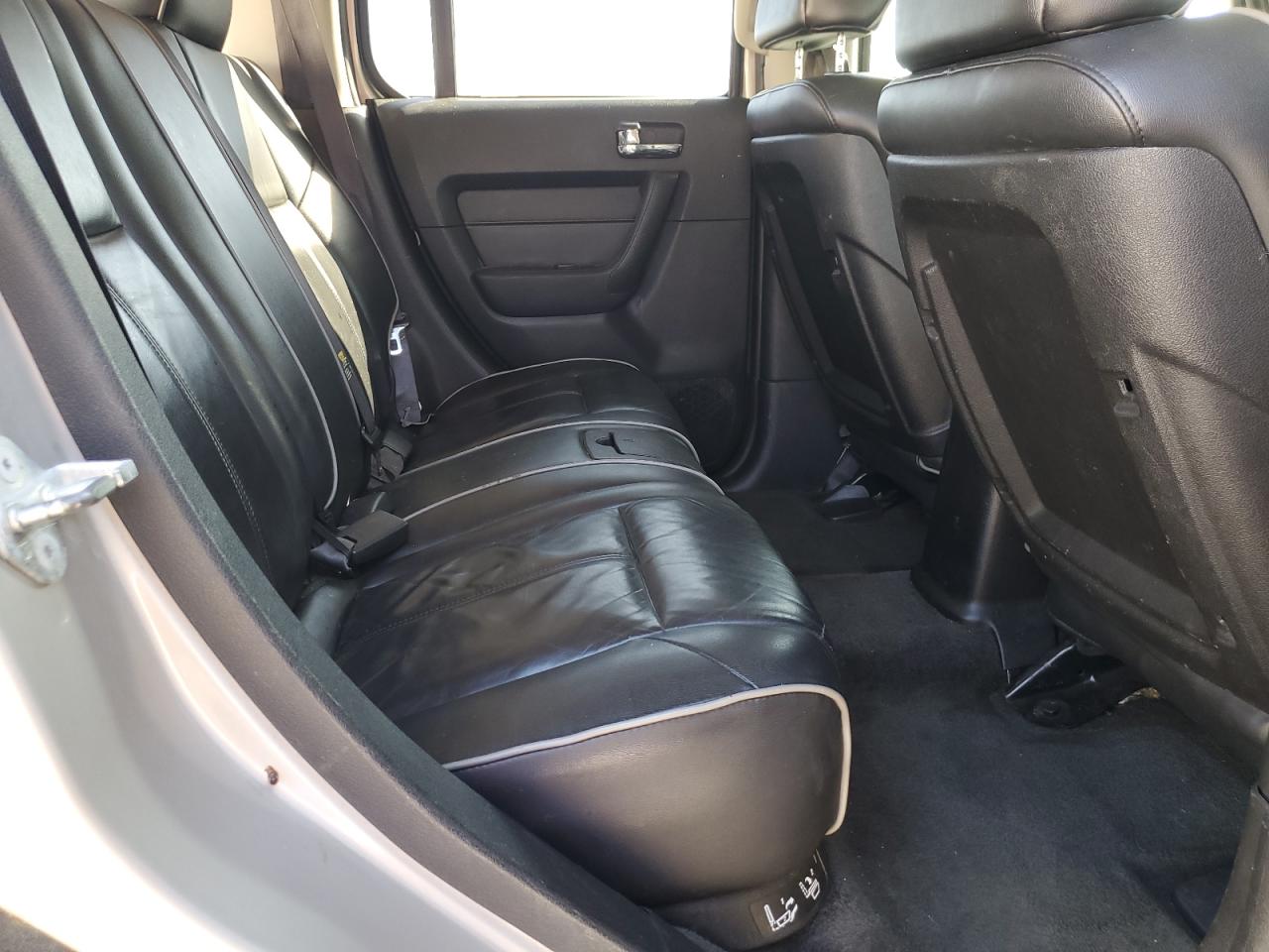 2007 Hummer H3 - Image 11