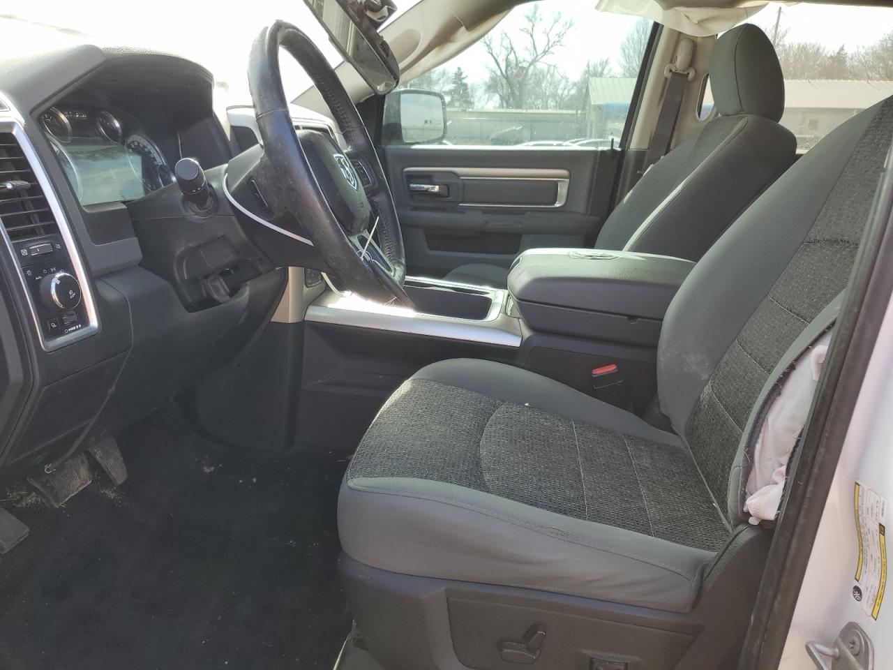 2016 RAM 1500 - Image 7