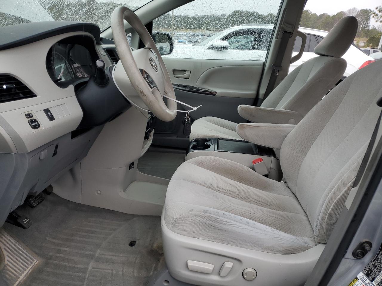 2013 Toyota Sienna - Image 7