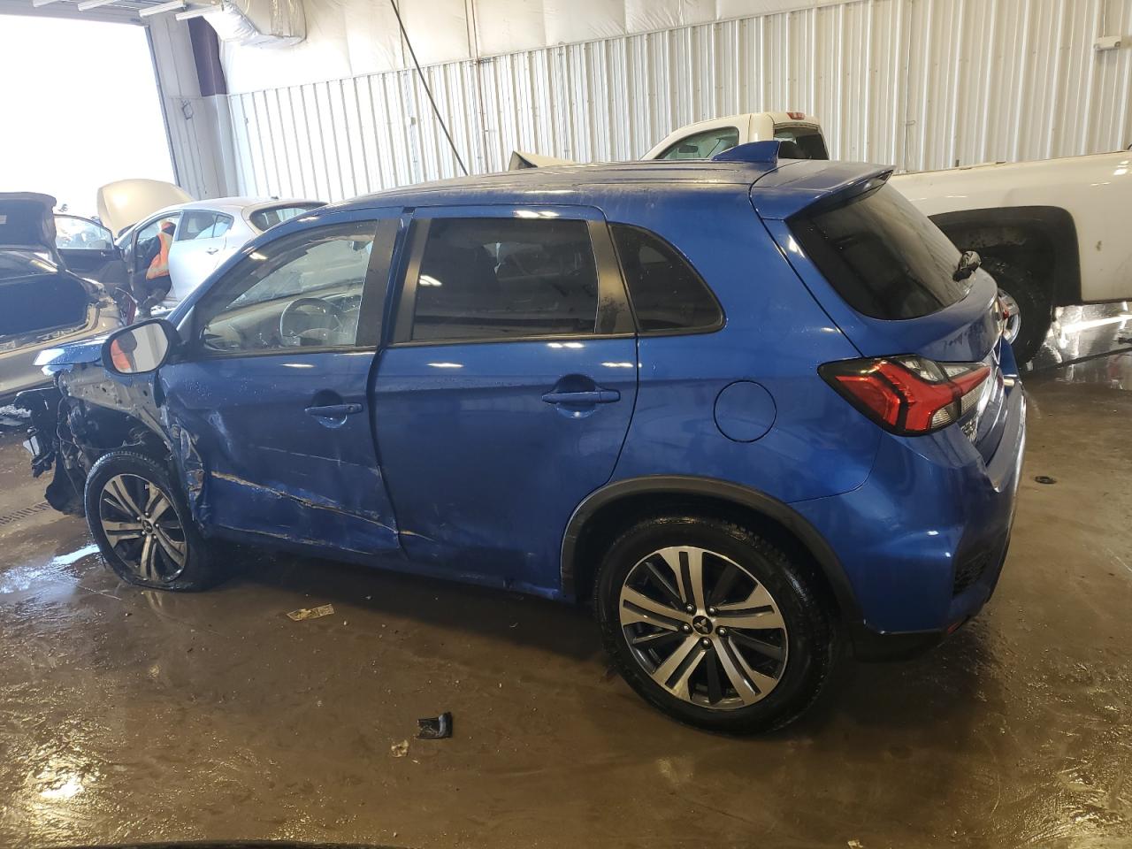 2020 Mitsubishi Outlander - Image 2