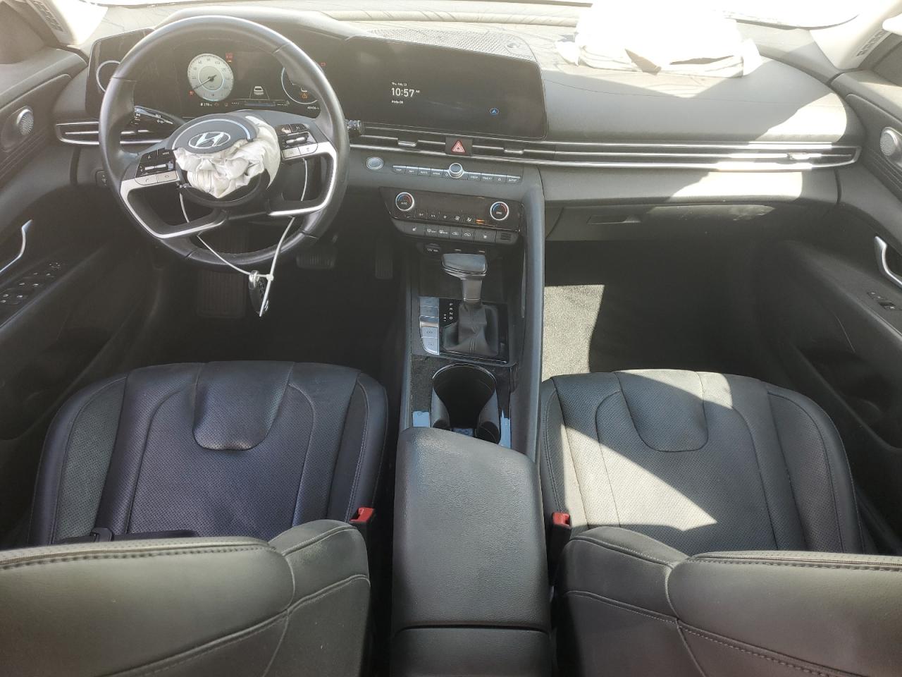 2022 Hyundai Elantra - Image 8