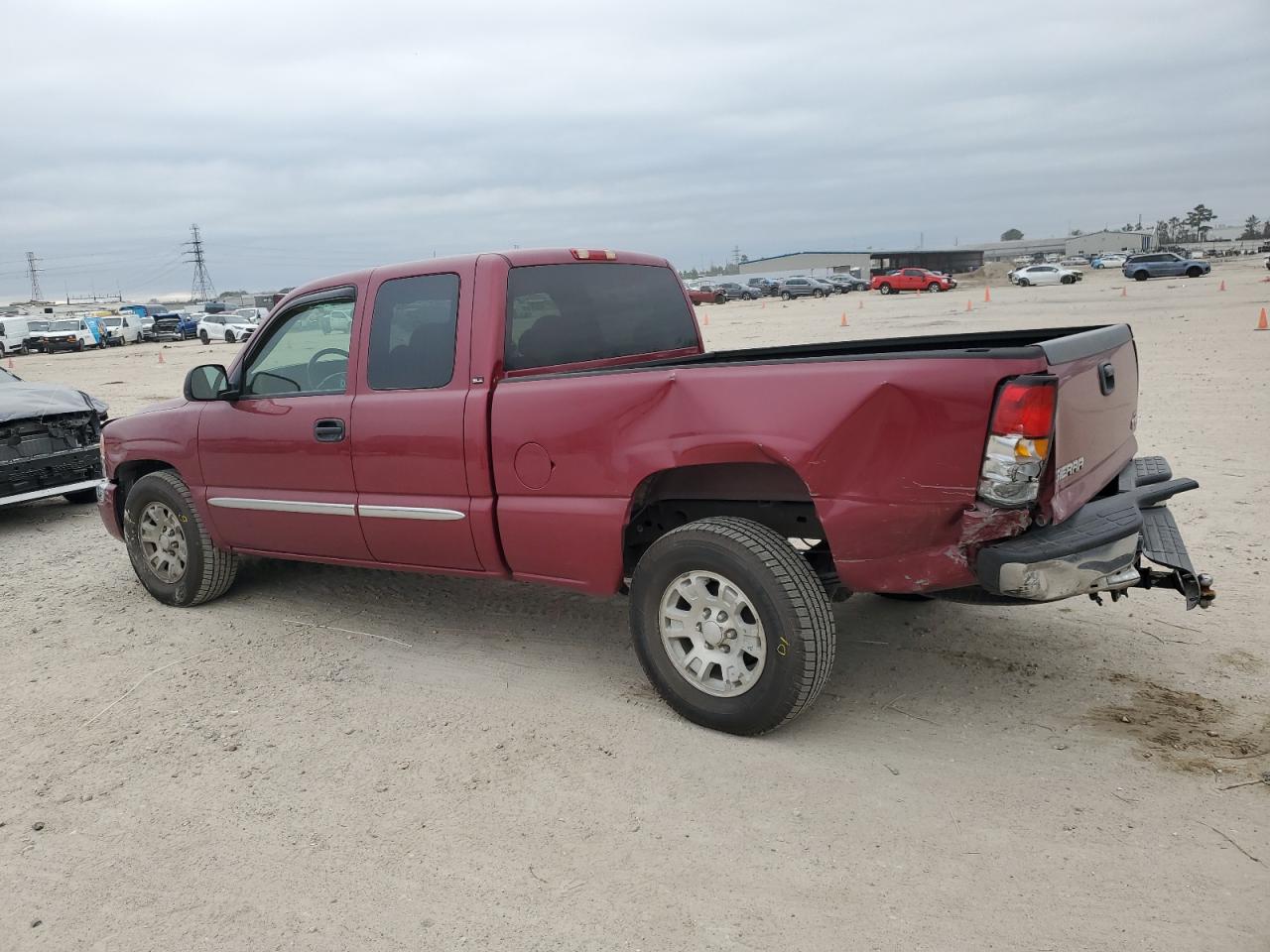 2005 GMC Sierra - Image 2