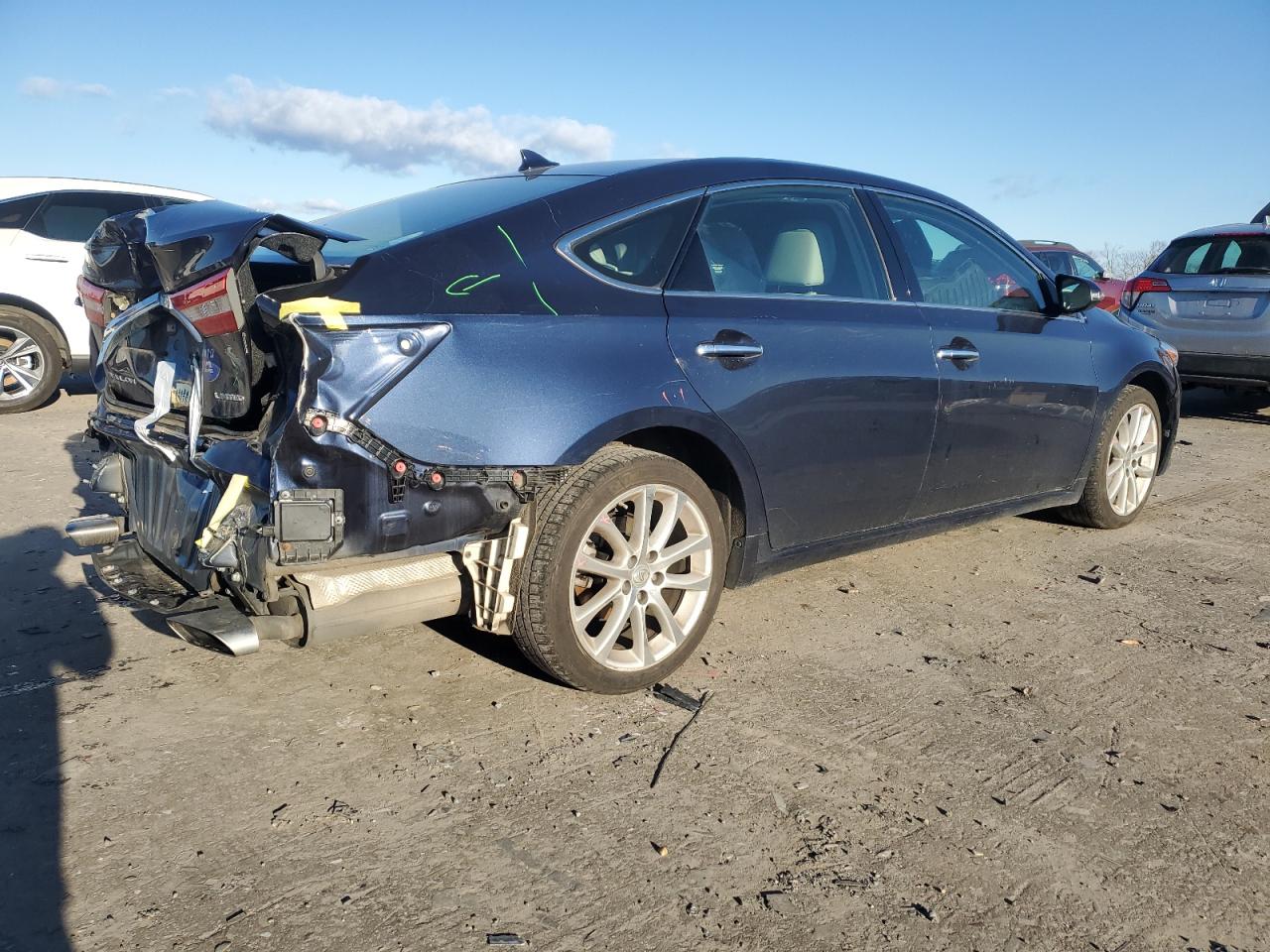 2015 Toyota Avalon - Image 3