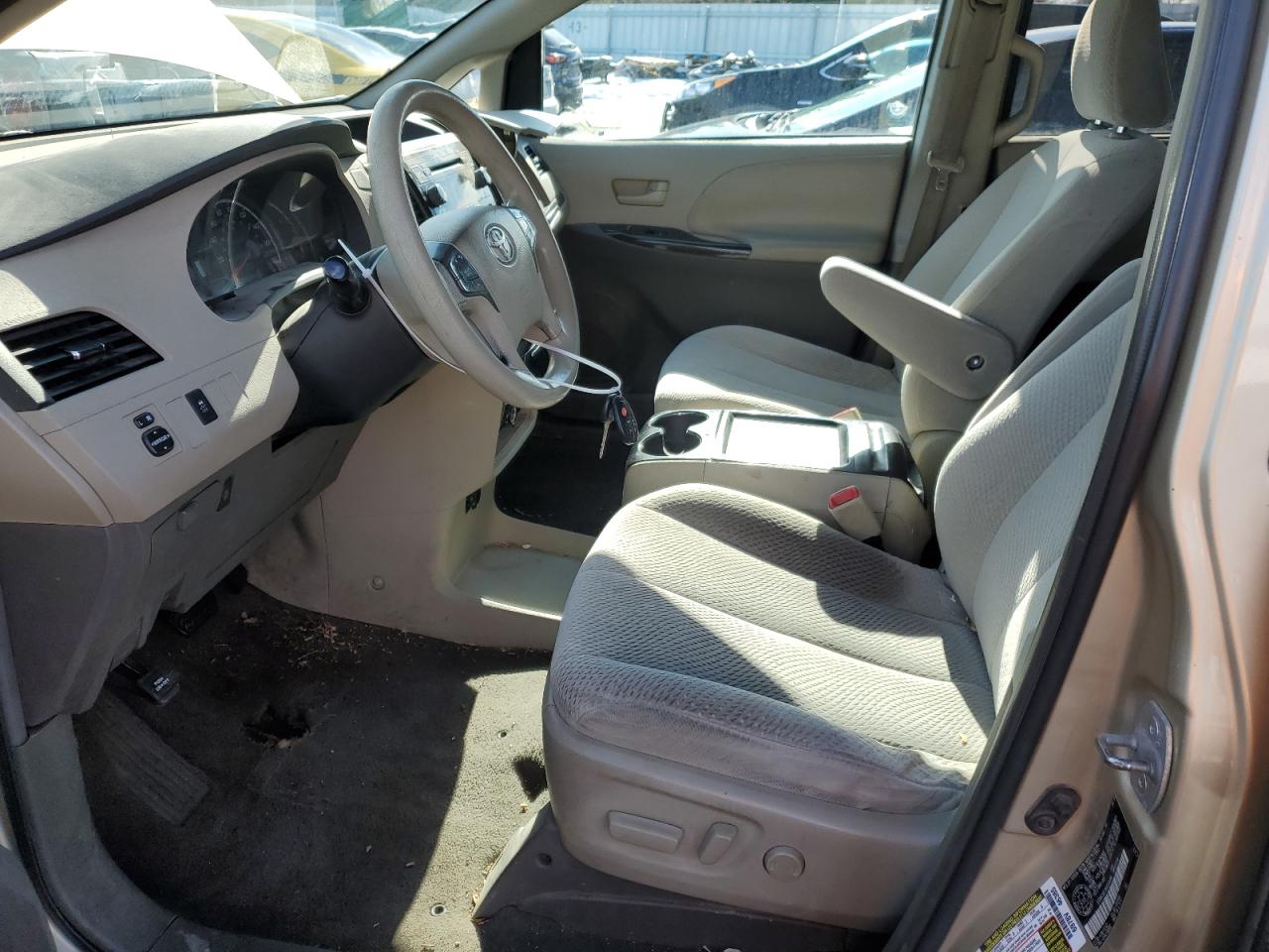 2011 Toyota Sienna - Image 7