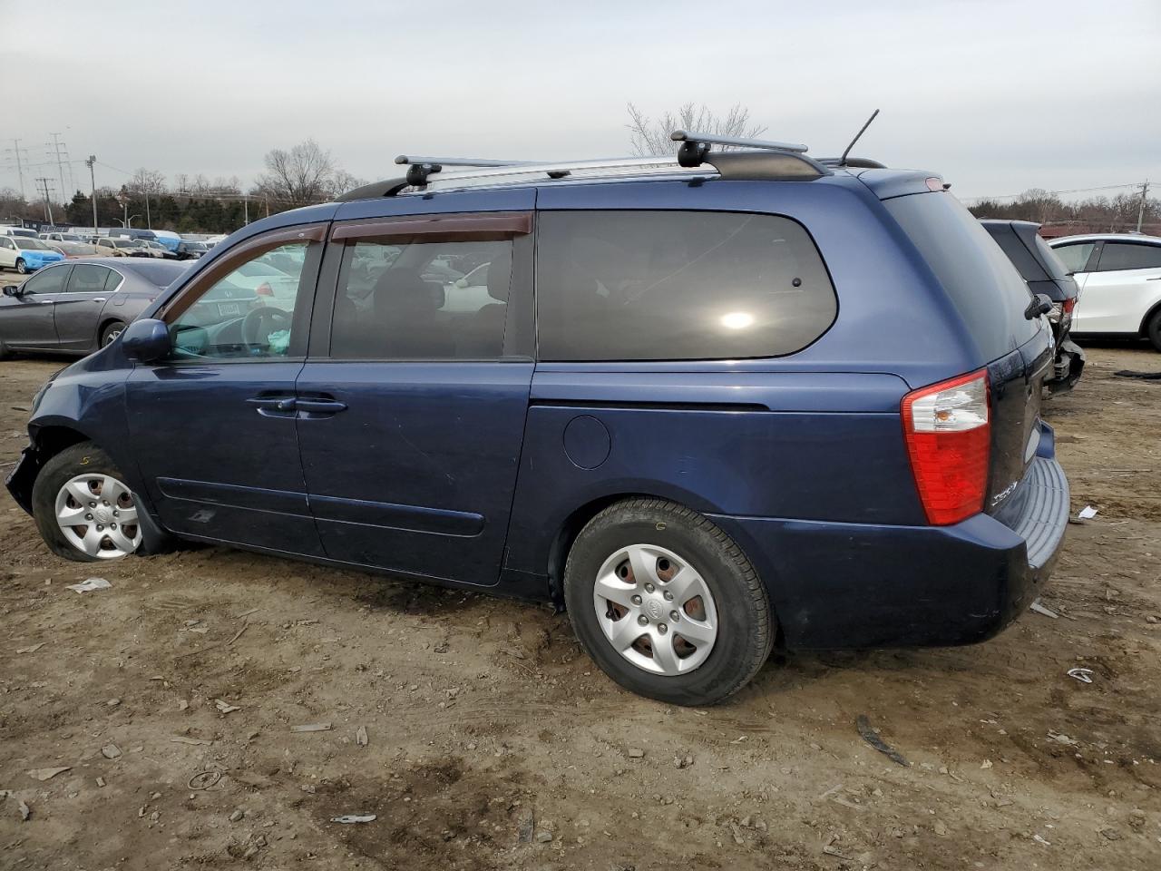2009 Kia Sedona - Image 2