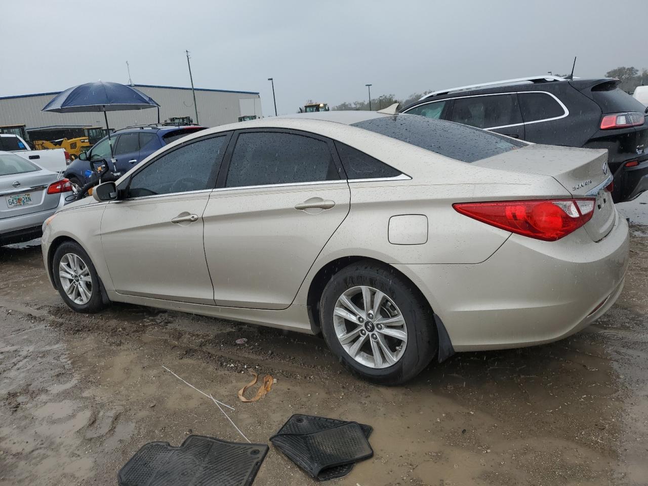 2011 Hyundai Sonata - Image 2