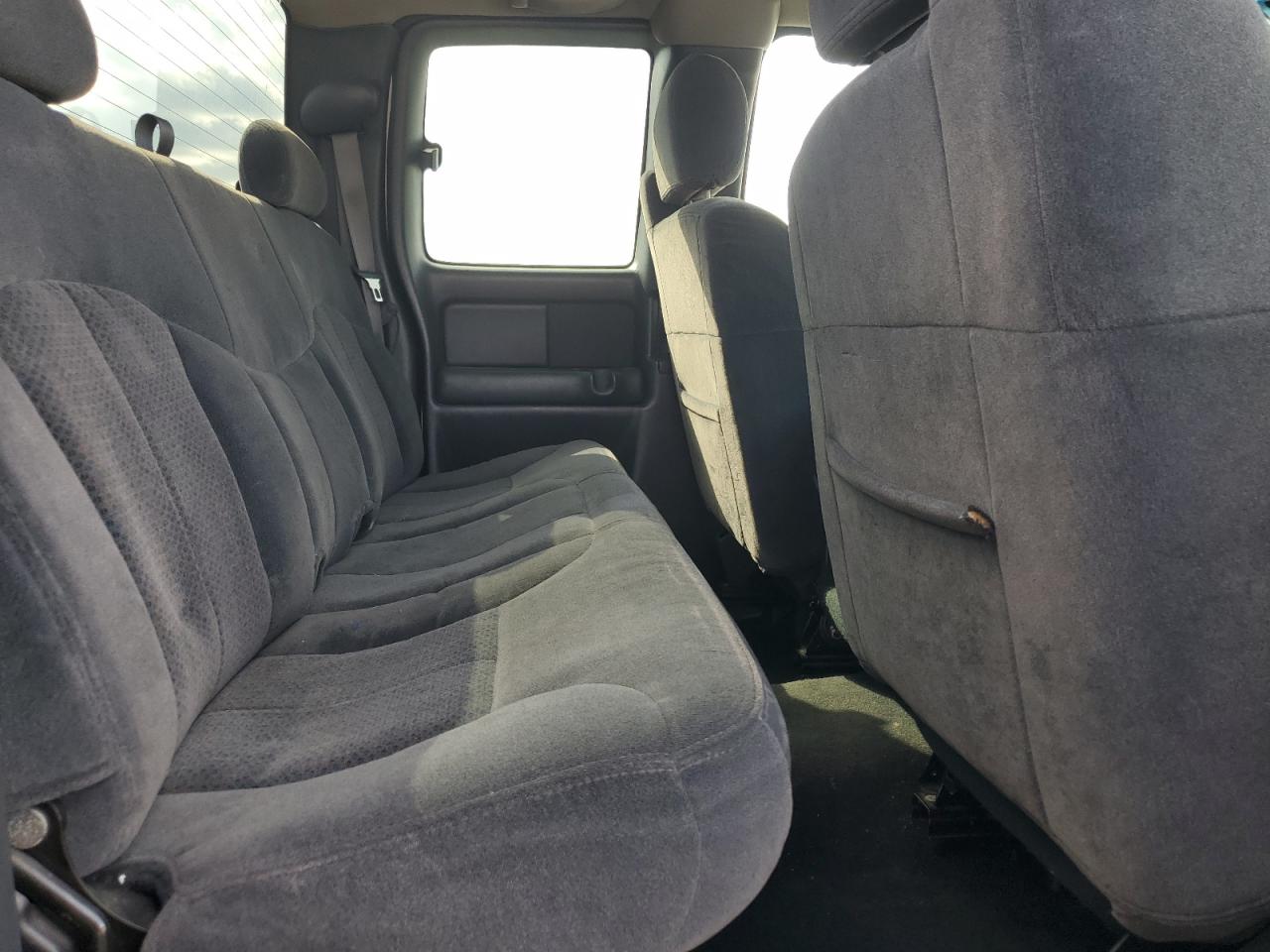 2002 Chevrolet Silverado - Image 10