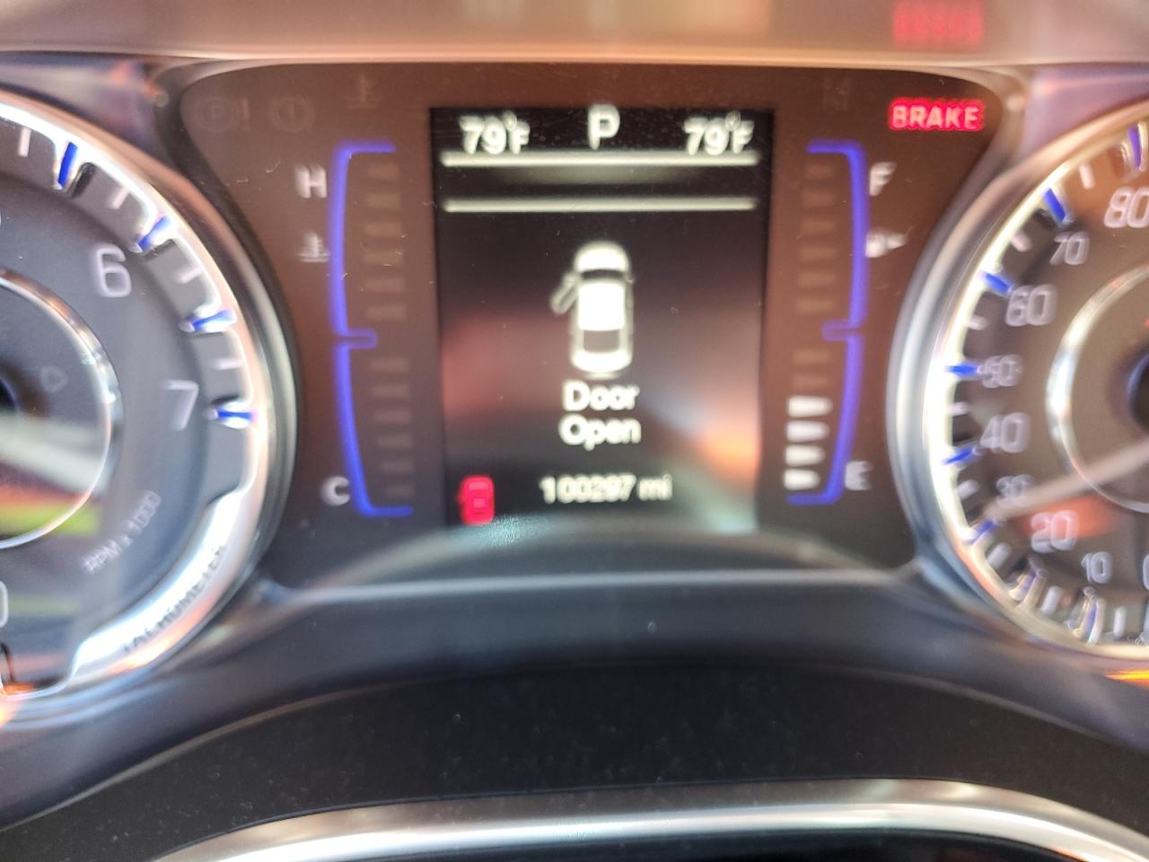 2015 Chrysler 200 - Image 9