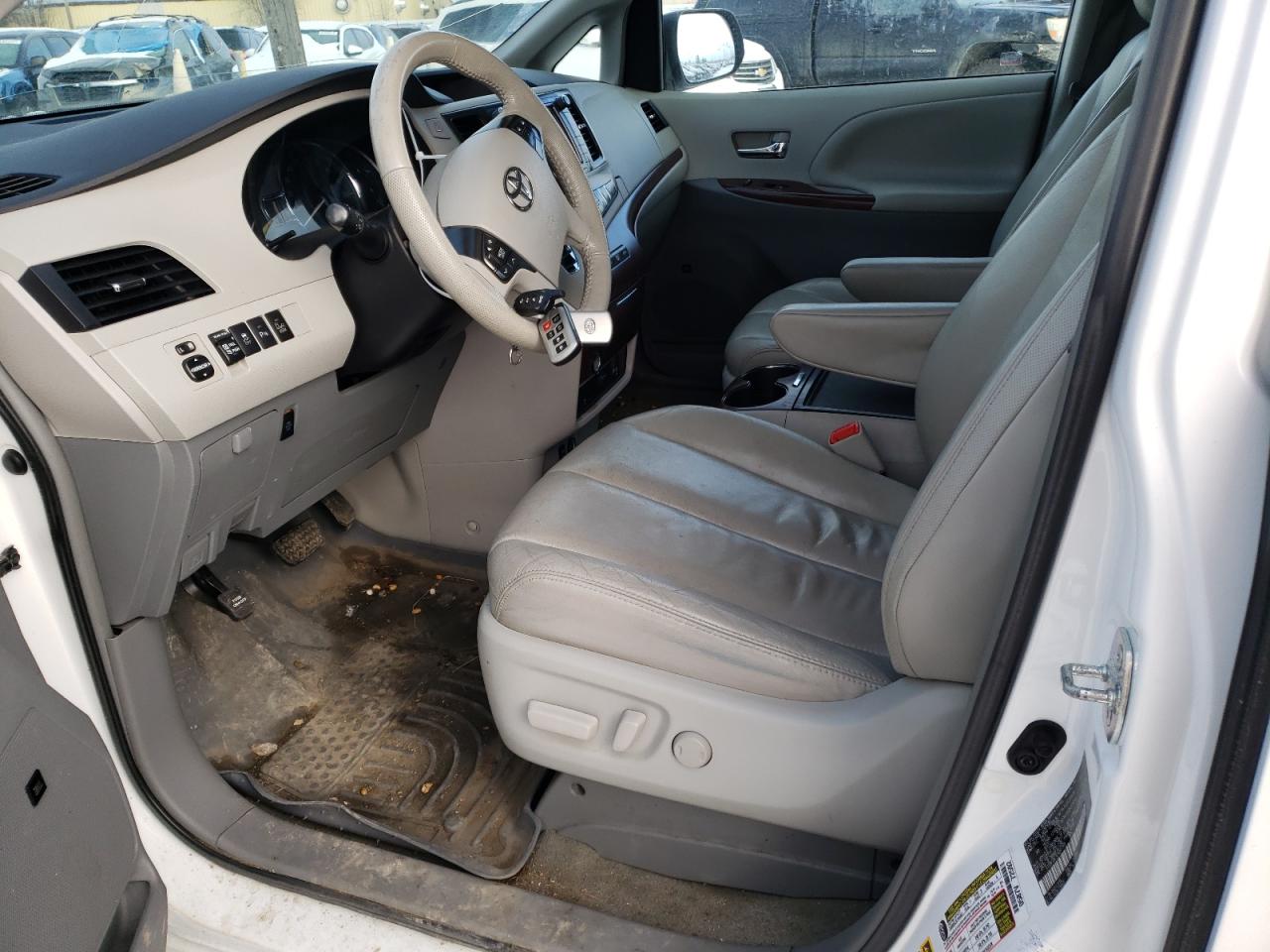 2014 Toyota Sienna - Image 7