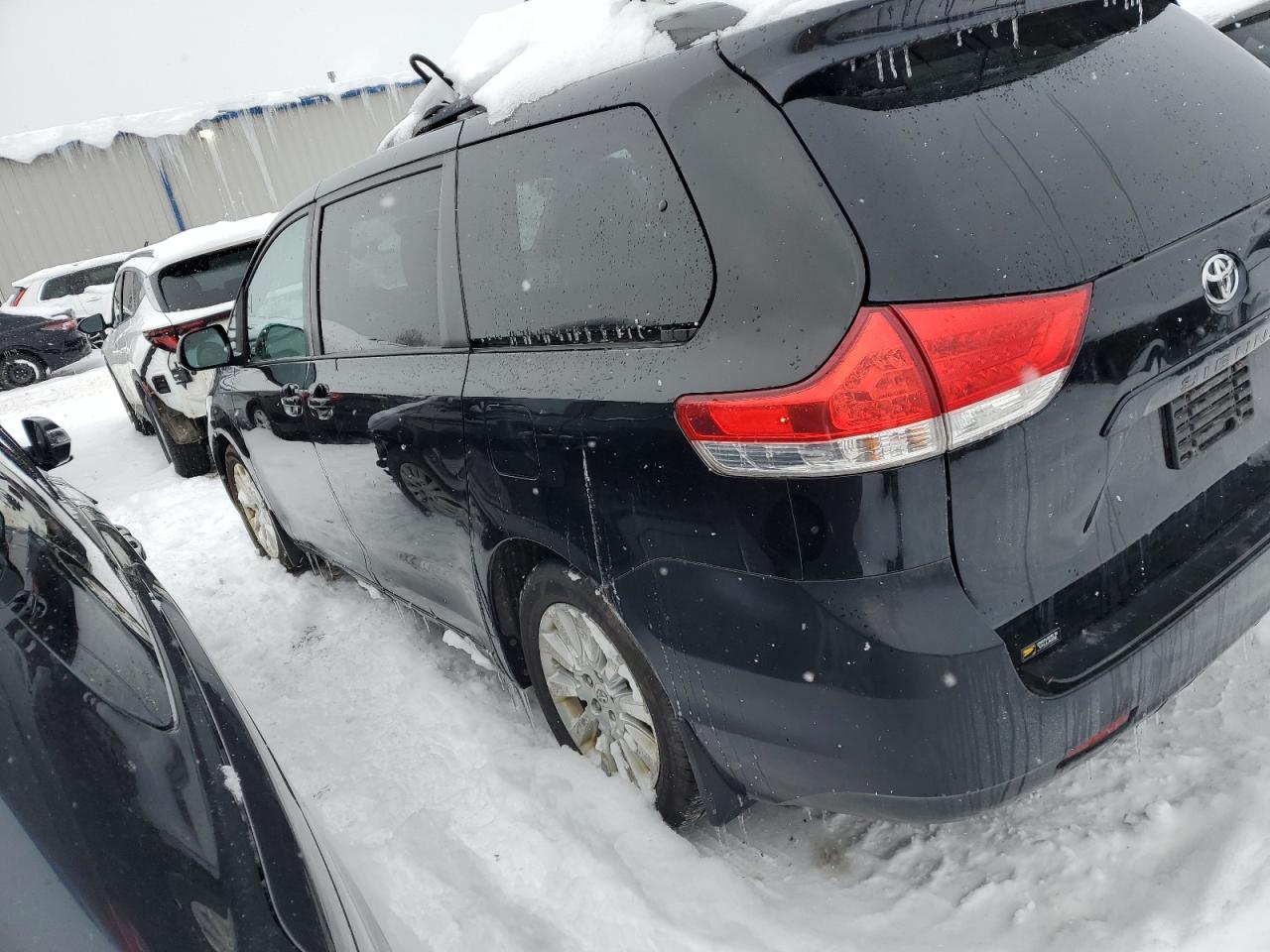 2012 Toyota Sienna - Image 2