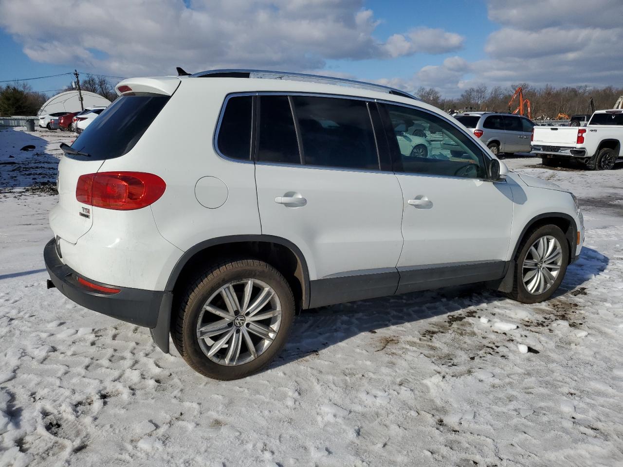 2016 Volkswagen Tiguan - Image 3