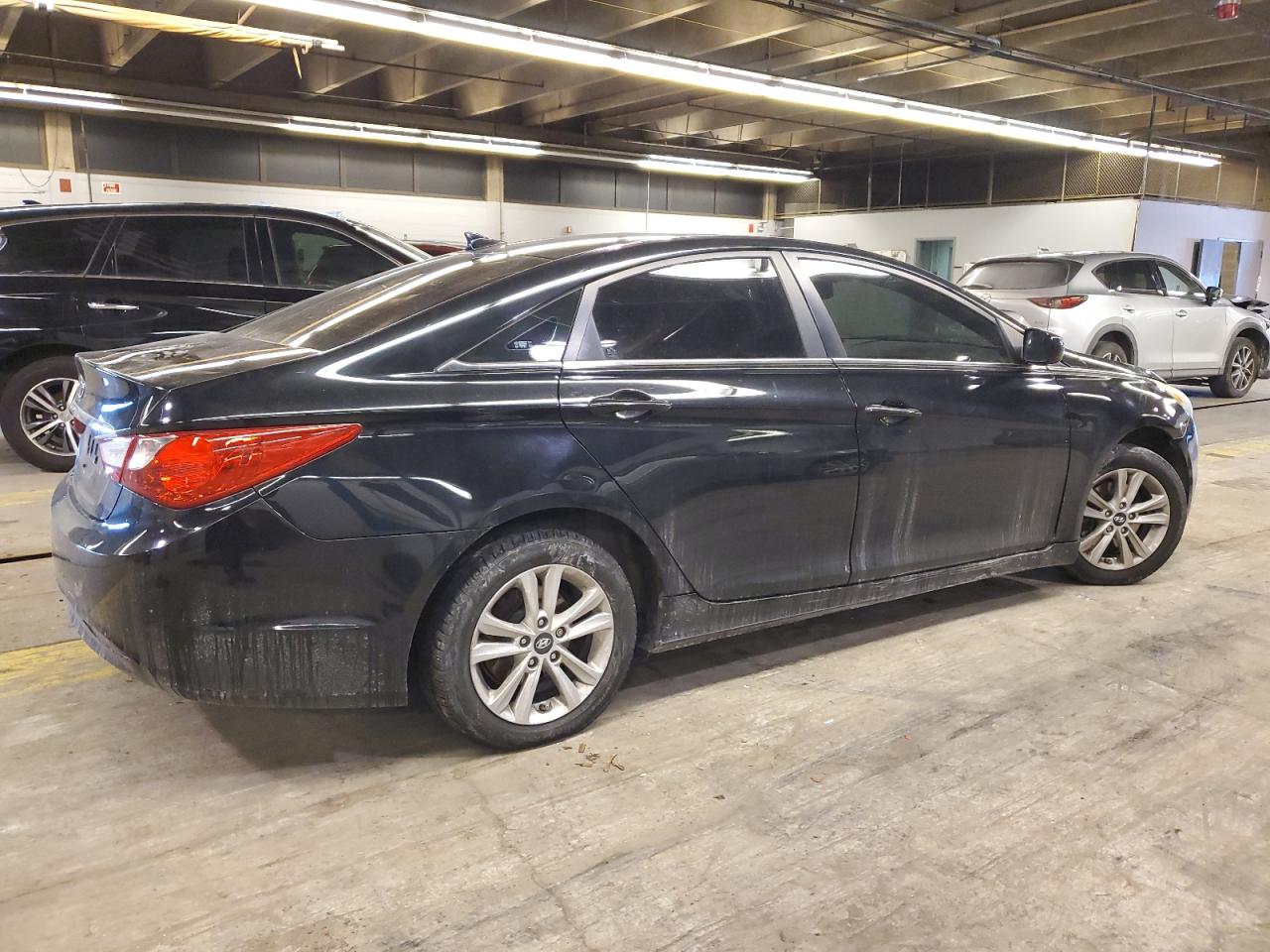 2013 Hyundai Sonata - Image 3