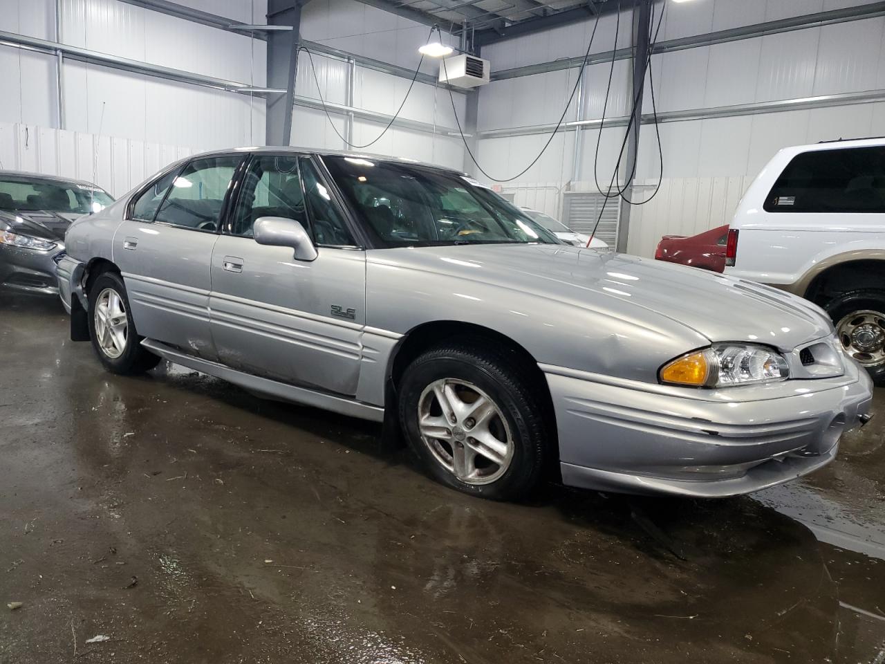 1998 Pontiac Bonneville - Image 4
