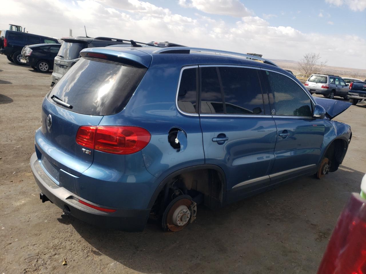 2017 Volkswagen Tiguan - Image 3
