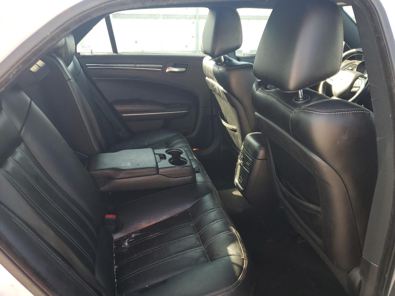 2019 Chrysler 300 - Image 10