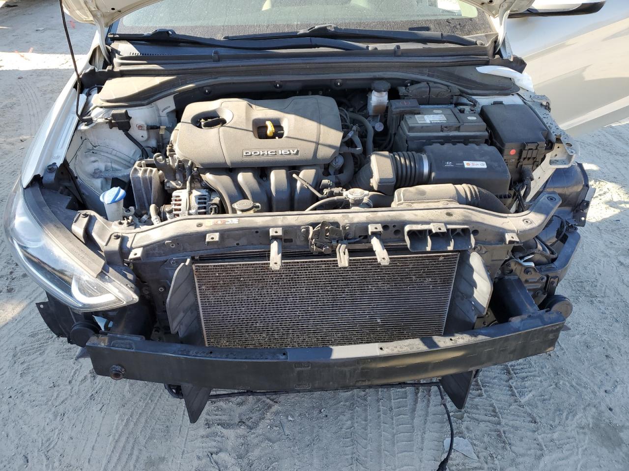 2018 Hyundai Elantra - Image 12