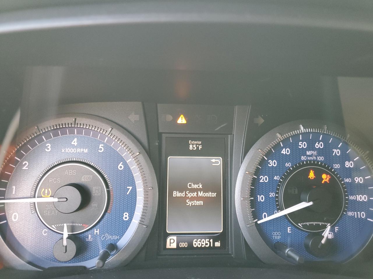 2017 Toyota Sienna - Image 9