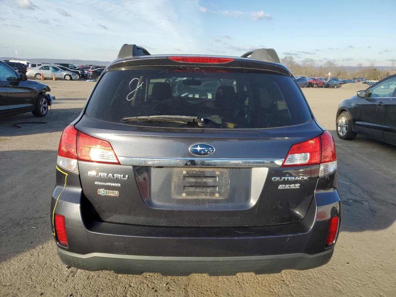 2011 Subaru Outback - Image 6