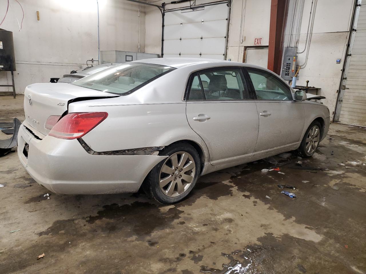 2006 Toyota Avalon - Image 3