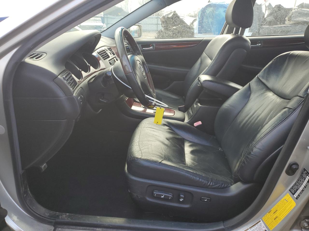 2004 Lexus ES - Image 7