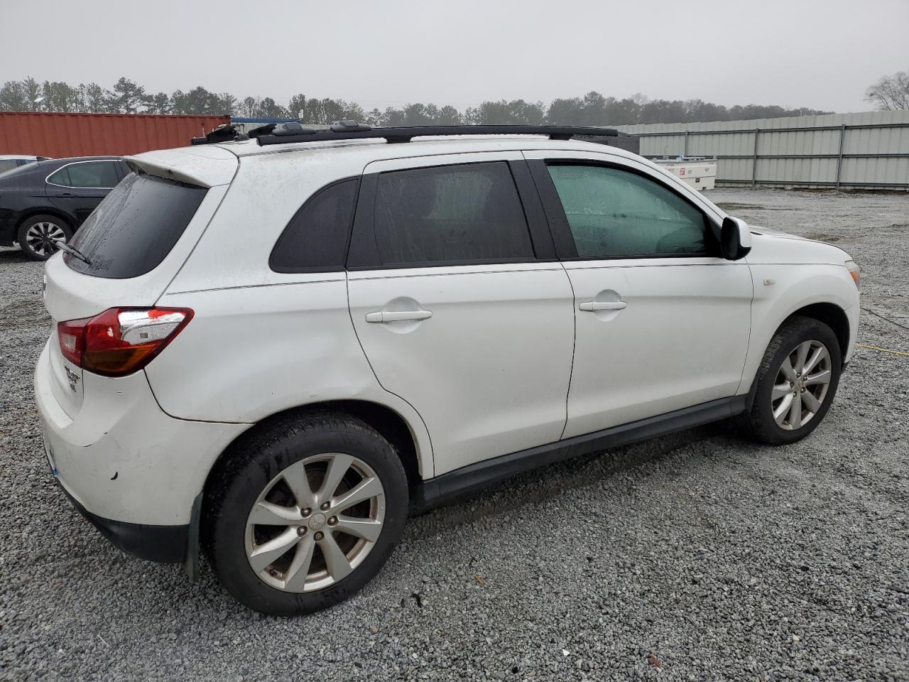 2015 Mitsubishi Outlander - Image 3