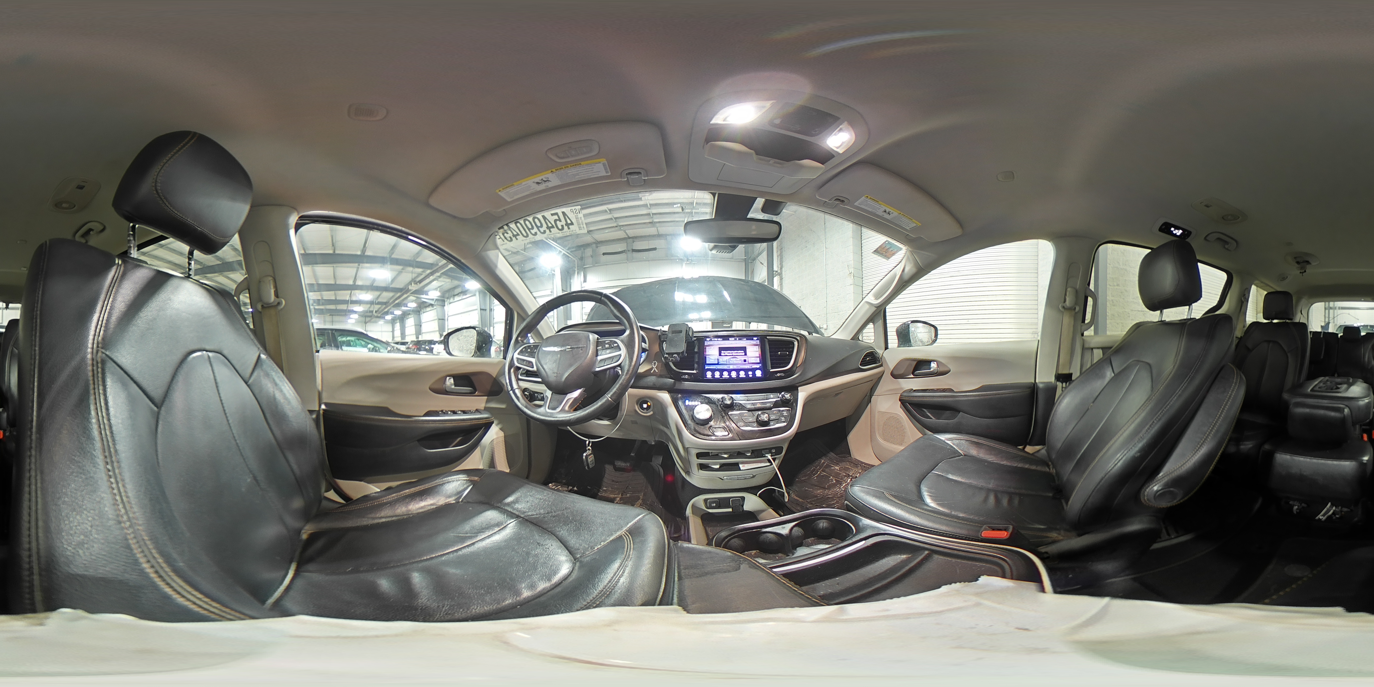 2017 Chrysler Pacifica - Image 15