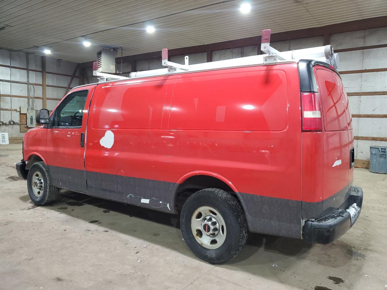 2014 GMC Savana - Image 2