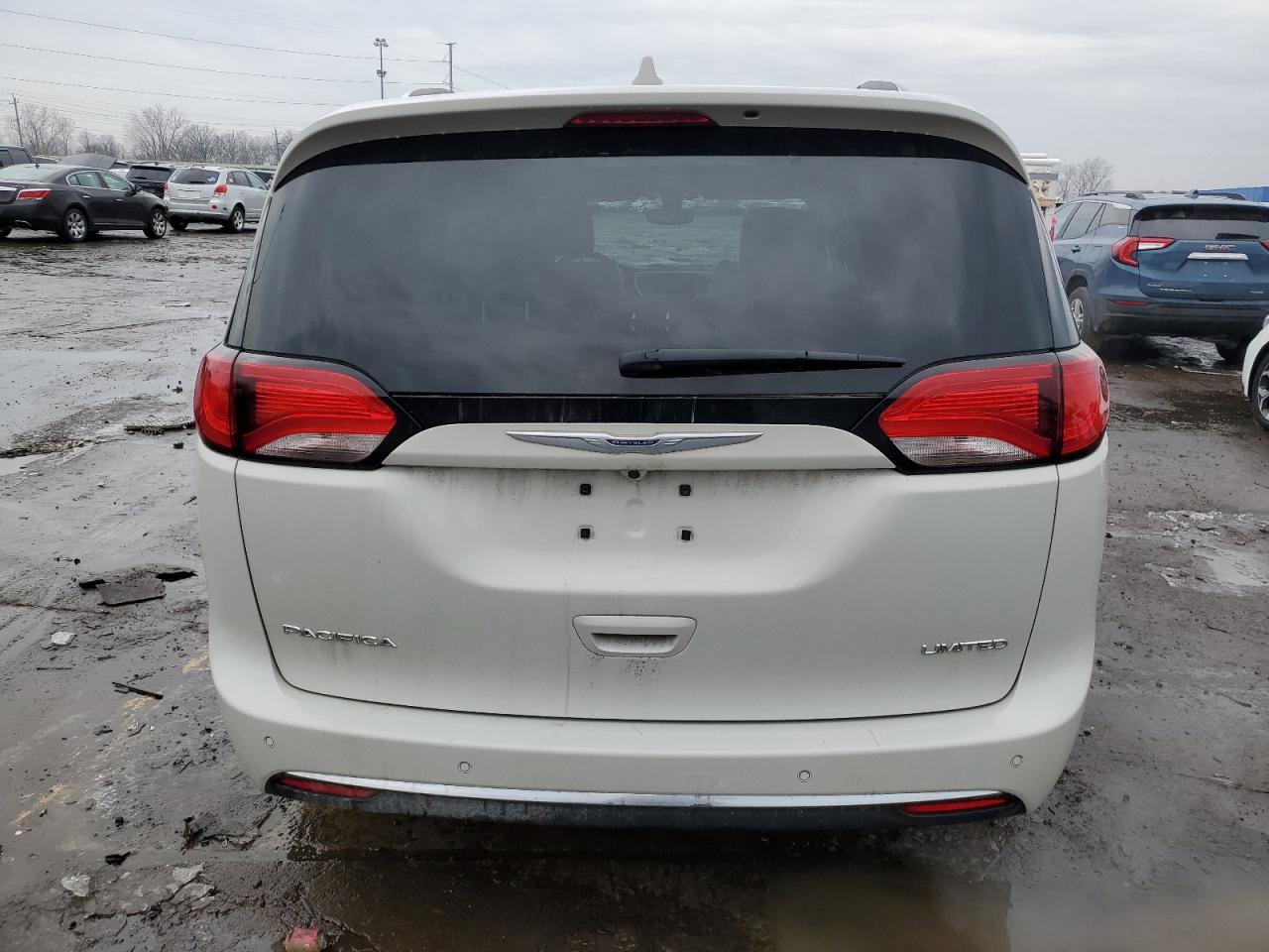 2020 Chrysler Pacifica - Image 6
