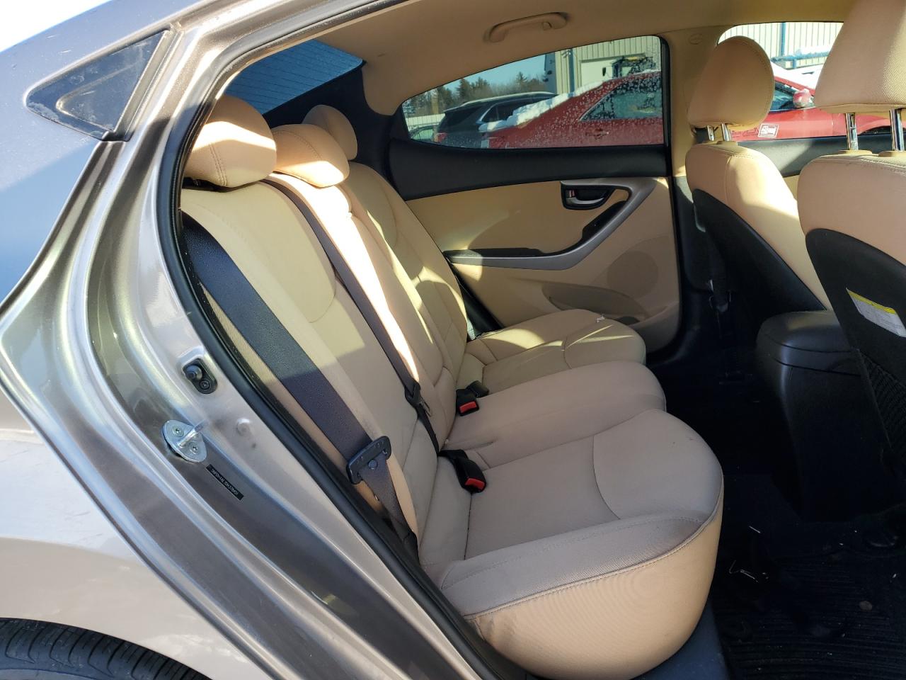 2013 Hyundai Elantra - Image 10