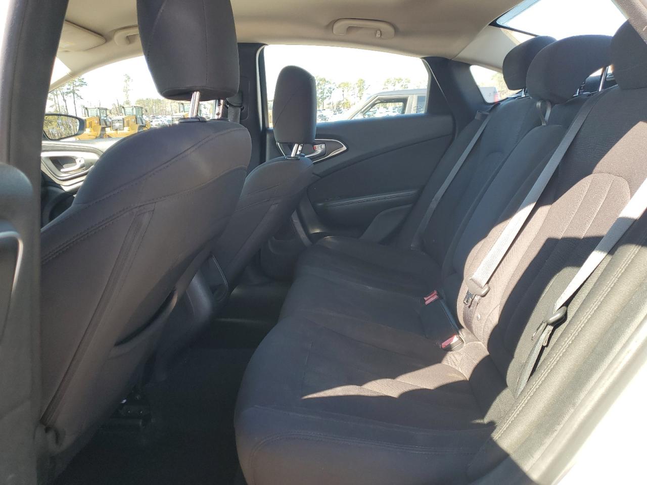 2015 Chrysler 200 - Image 10