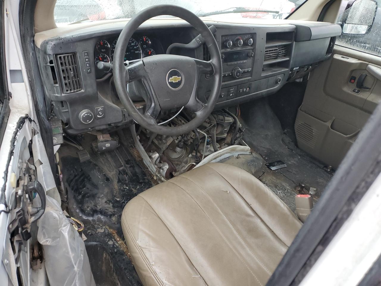 2014 Chevrolet Express - Image 8