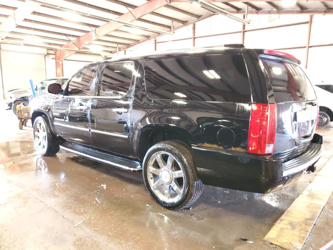 2007 Cadillac Escalade - Image 2