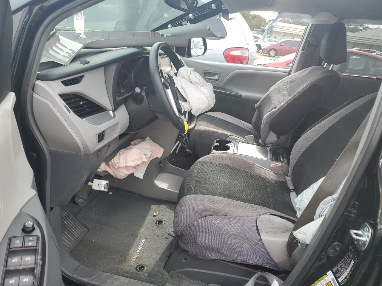 2015 Toyota Sienna - Image 7