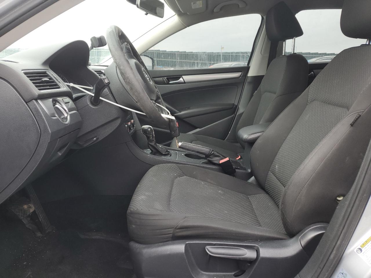 2014 Volkswagen Passat - Image 7