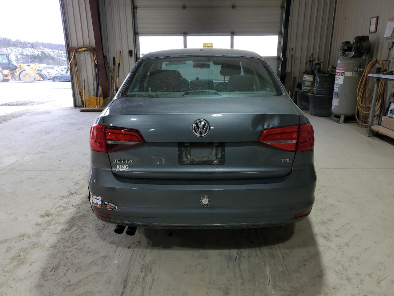 2017 Volkswagen Jetta - Image 6