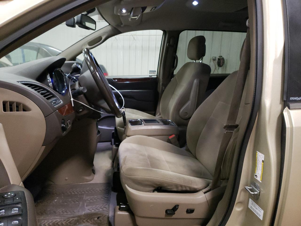 2011 Chrysler Town & Country - Image 7