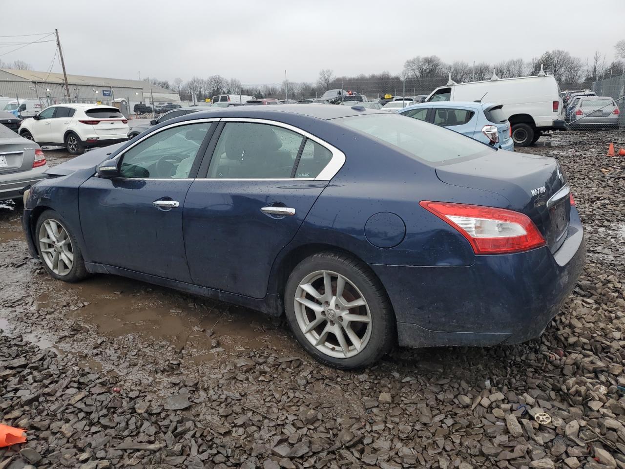 2010 Nissan Maxima - Image 2