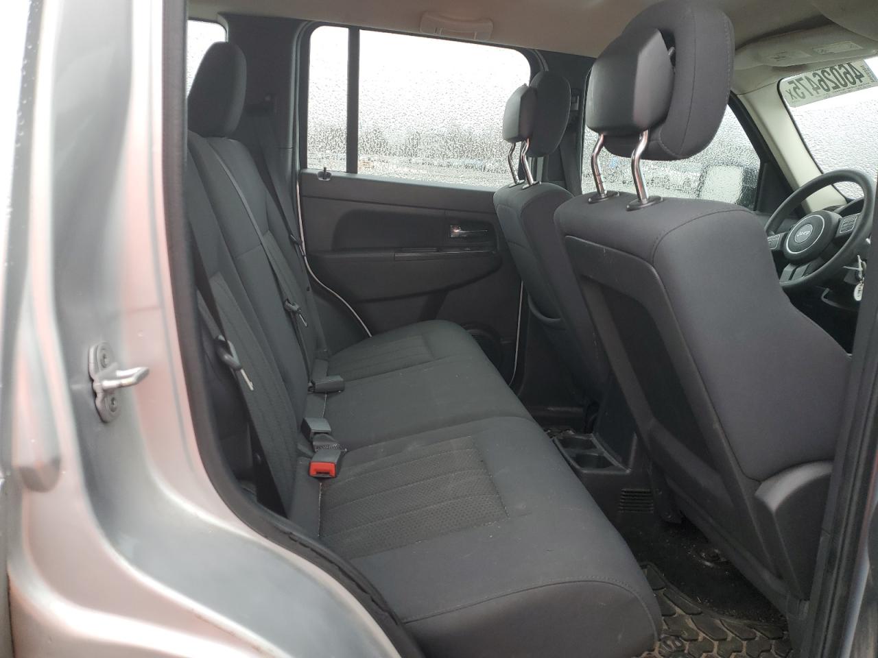 2012 Jeep Liberty (North America) - Image 11