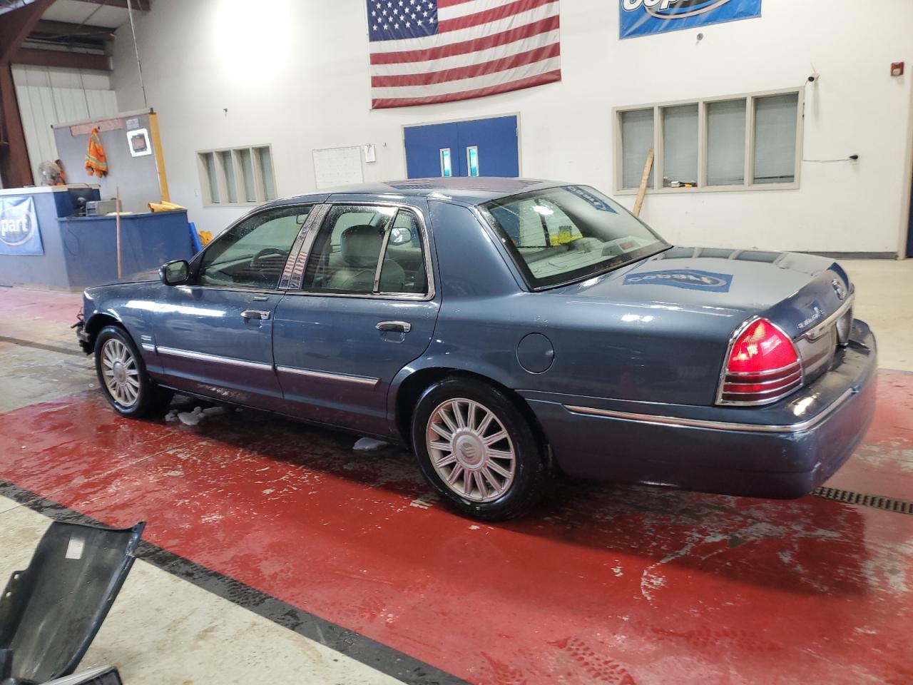 2009 Mercury Grand Marquis - Image 2