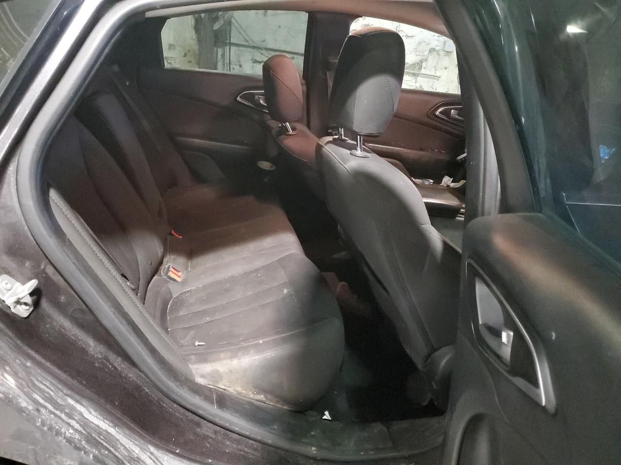 2017 Chrysler 200 - Image 10